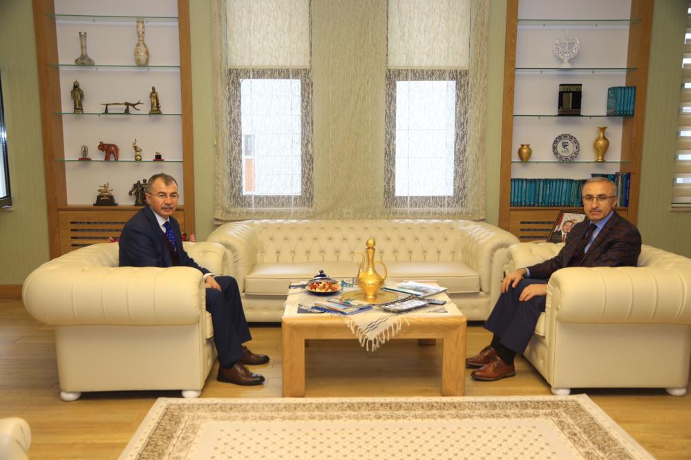 Artvin Valisi RTE Üniversitesini Ziyaret Etti