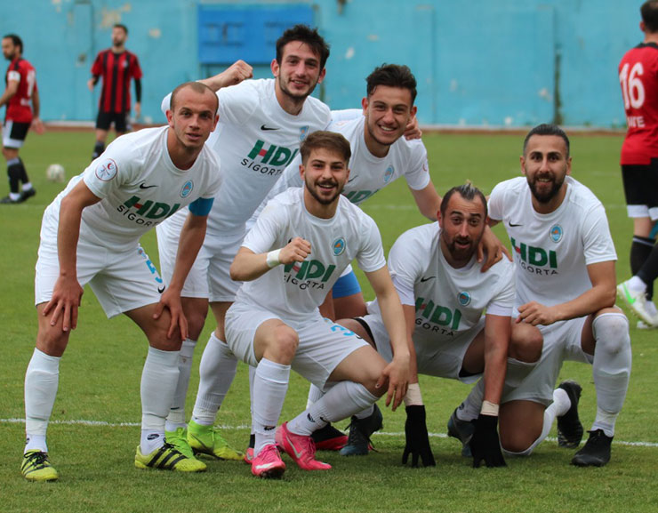 Pazarspor Turgutluspor’u 2-0 la uğurladı