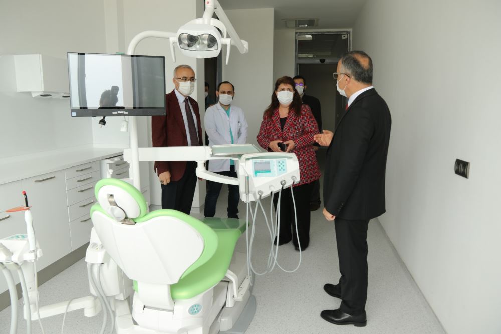 Rize Valisi Yeni Diş Hekimliği Fakültesinde İncelemelerde Bulundu