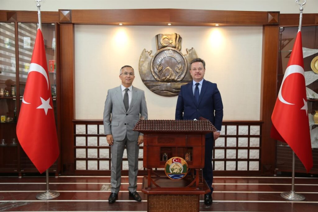 Giresun Valisi Rize Valisi Ziyaret Etti