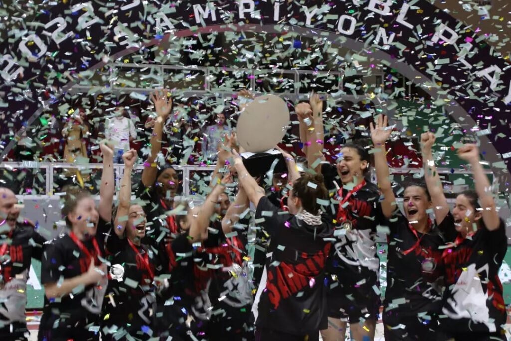 Rize Belediyesi Kadın Basketbol Takımı Süper oldu