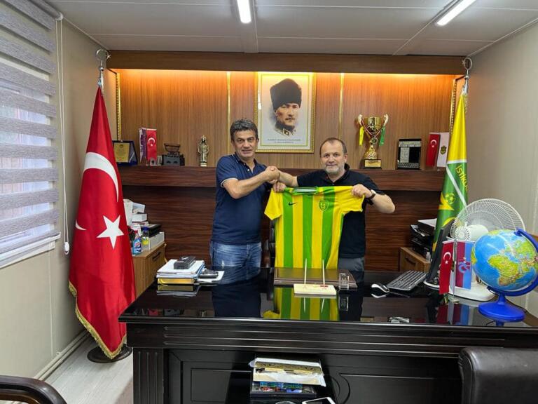 Rizeli Teknik direktör Osmaniye İstiklalspor ile anlaştı