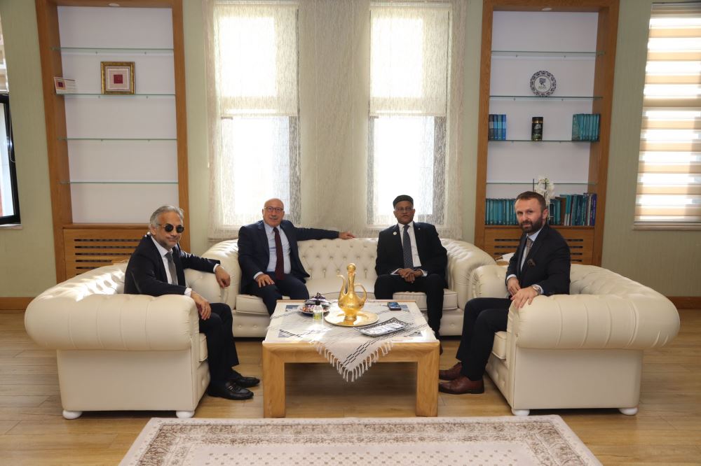 Bangladeş Ankara Büyükelçisinden RTEÜ Rektörünü Ziyaret