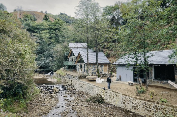 Rize’de Ruhsatsız Ve Ruhsata Aykırı Yapılar Yıkılıyor