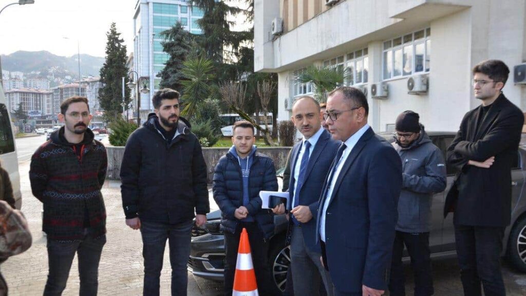 Rize’den Gönüllü Öğretmenlerin Afet Bölgesine Gidiyor