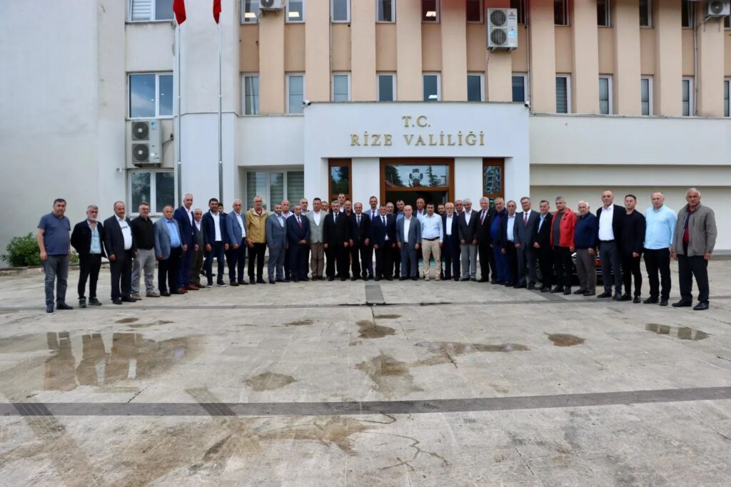 Rize Valisi Muhtarlarla Toplantı Yaptı