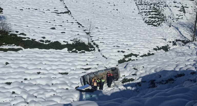 Rize’de Araç Çayliğa Yuvarlandı Ölü Var
