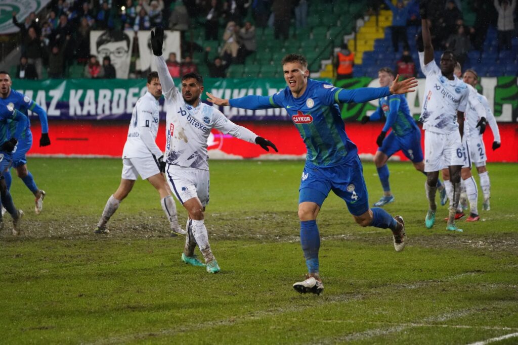 Ç.Rizespor’dan karla karışık üç puan