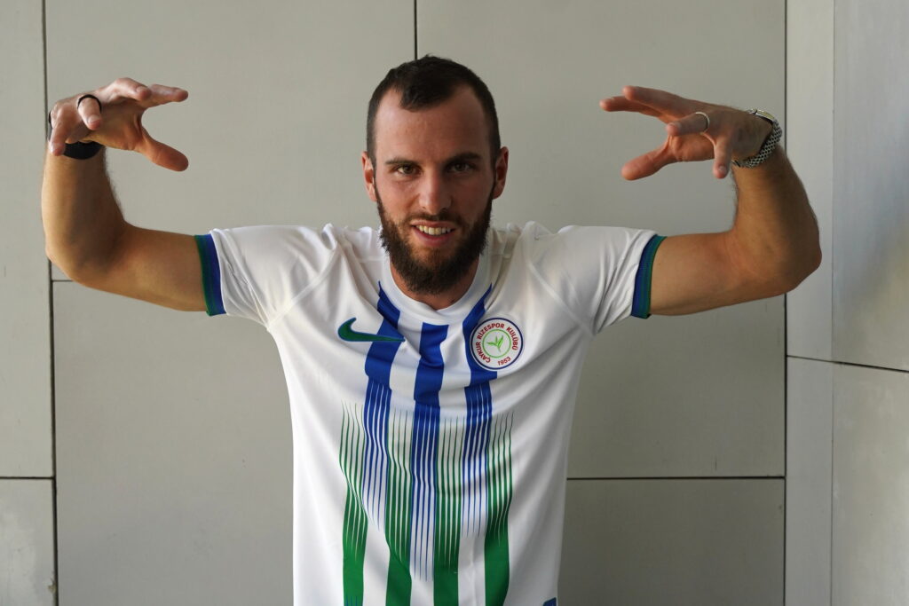İşte  Ç.Rizespor’un yeni santraforu imza attı