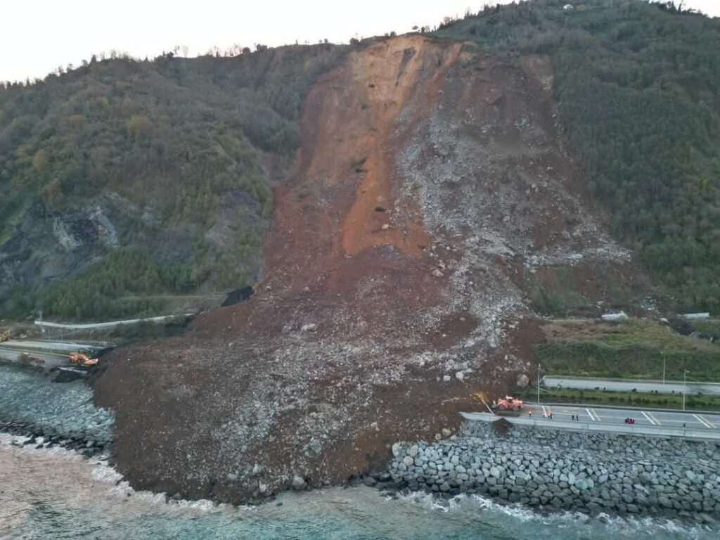 Giresunlu kayıp gençler Artvin’in Arhavi ilçesindeki heyelanda bulundu