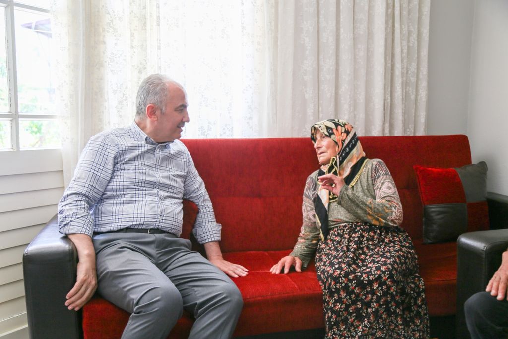 Rize Belediye Başkanı Vatandaşların Taleplerini Yerinde Dinliyor