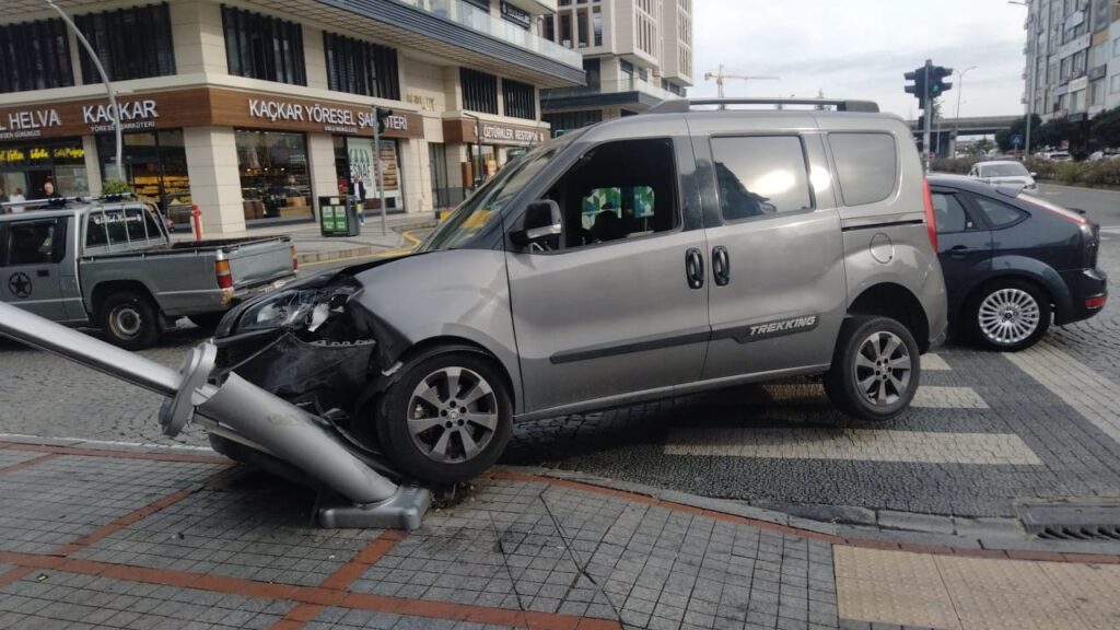 Rize merkezde trafik kazası