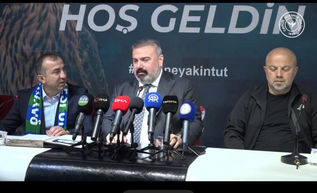Ç.Rizespor Teknik direktör Recep Uçar için imza töreni düzenledi