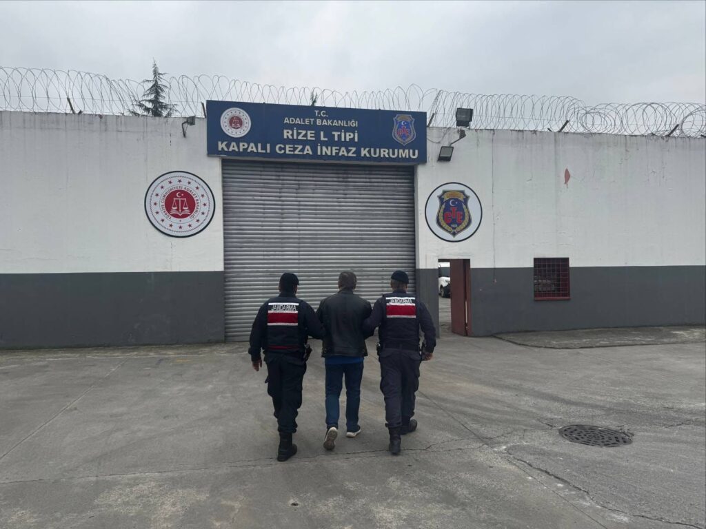 Rize Jandarmadan Nefes Kesen Anlar Aranan Hükümlü Yakalandı