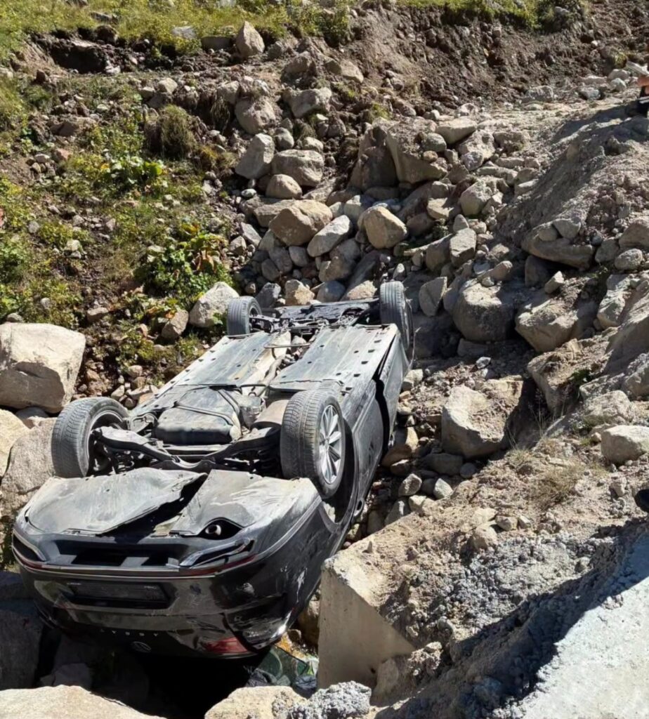 Çamlıhemşin Kavron Yaylasında Araç Dereye Uçtu