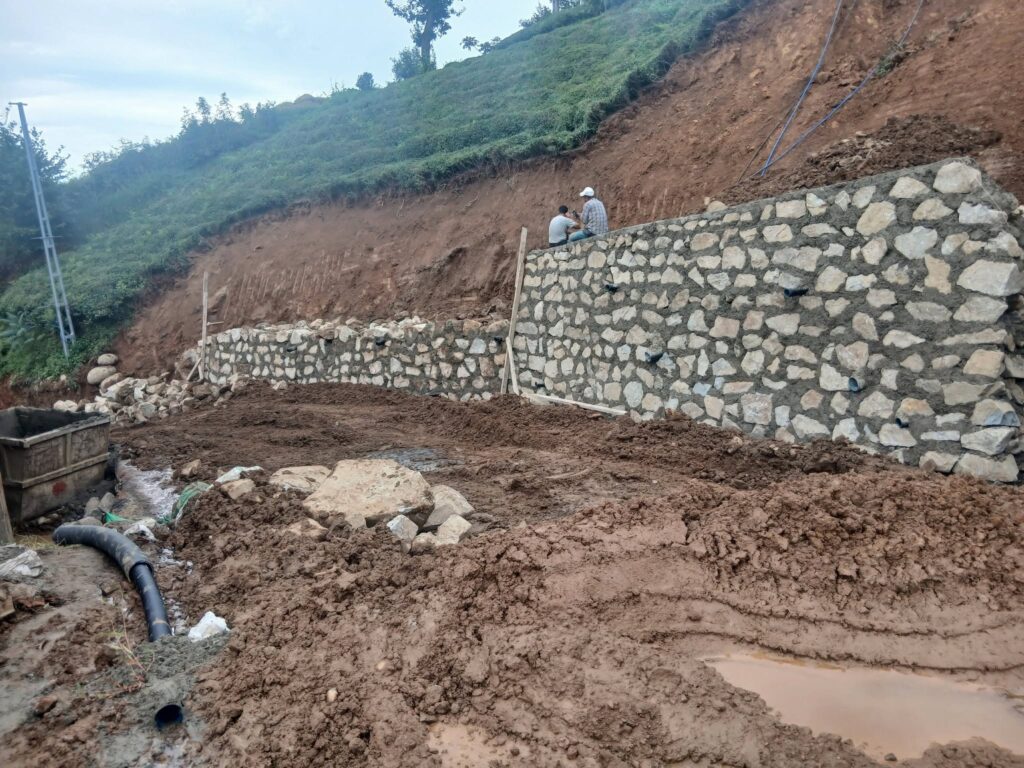 Rize’nin Derepazarı İlçesinde yaşanan sel su yaraları sarılıyor
